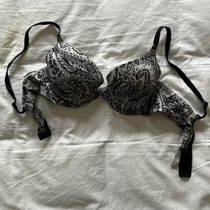 Victoria’s Secret black and silver bra with jewels 32B